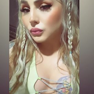 Model - Blondy Hot Trans