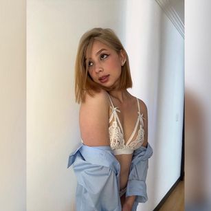 Model - Vaiolette fetish