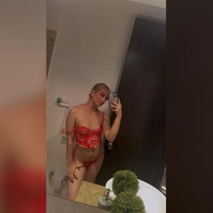 Model - Vaiolette camgirl