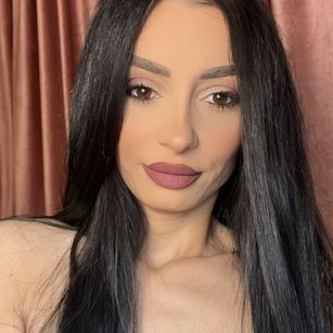 Model - AvaEmine heels