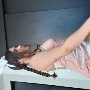 Model - Sofia Gomez teen