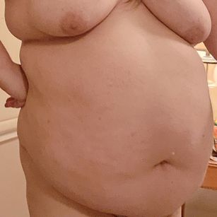 Model - KimmiPiggi feederism