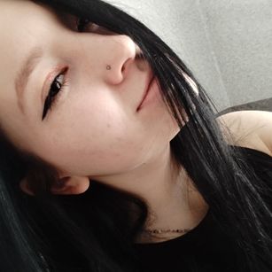 Model - Eliza_Mills fingering