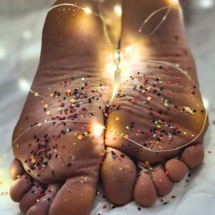 Model - AvaEmine feet