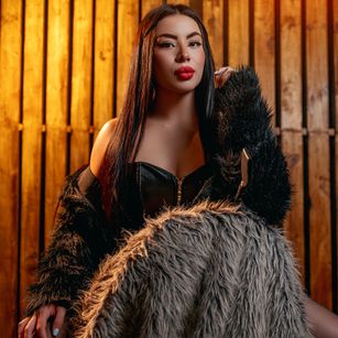 Model - CailynBrown CBT