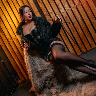 Model - CailynBrown leather