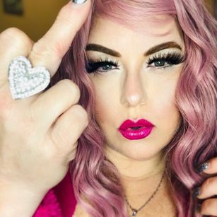 Model - Platinum Puzzy FemDom Goddess curvy