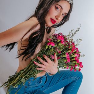 Model - Emily Knox squirt