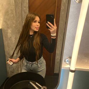 Model - Molan bigass