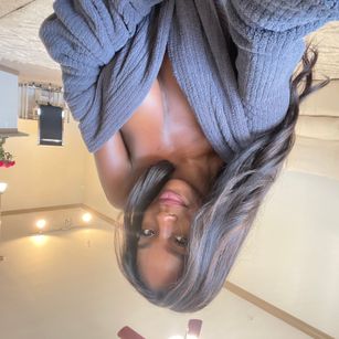 Model - SweetAddi tights