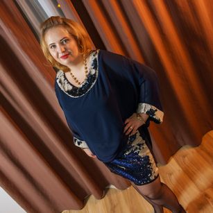 Model - zarinahot Blonde