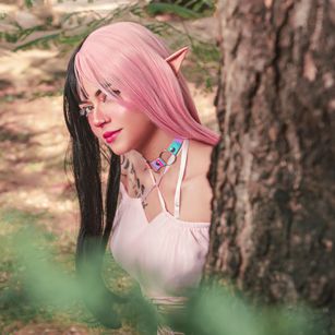 Model - Sara Clover joi