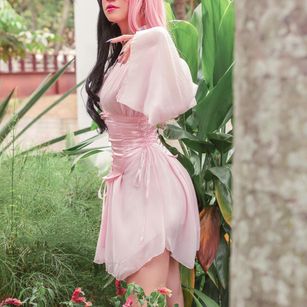 Model - Sara Clover latina