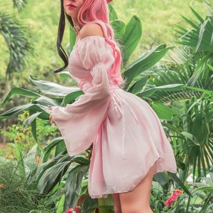 Model - Sara Clover petite