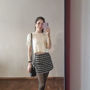 Model - Isa curlyhair