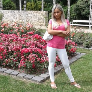 Model - Goddess Barbie Femdom Hottie milf