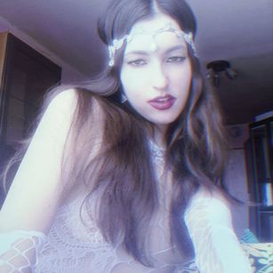 Model - Penelope curvy