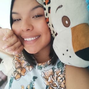 Model - Lizzy Bush boobs