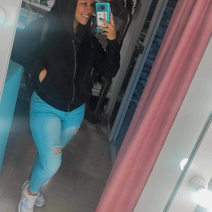 Model - Lizzy Bush bigboobs