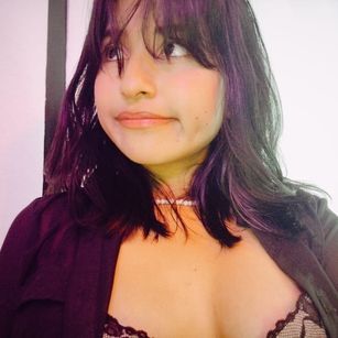 Model - Daphne Evans ass