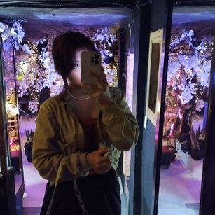 Model - Daphne Evans slave