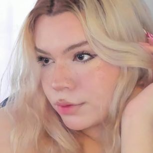 Model - maxxxine smalltits