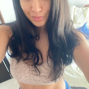 Model - Zoe Mackenzie pussy