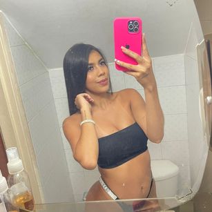 Model - MeganChester latina