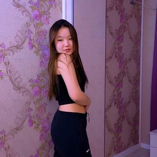 Model - AmeliaKemp smallboobs