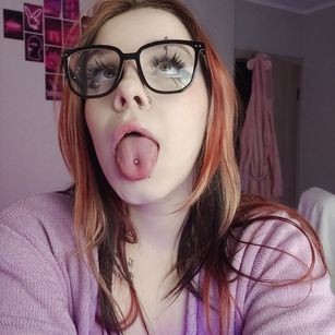 Model - Silvia Santorskii redhead