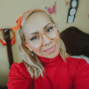 Model - AloLovely pretty