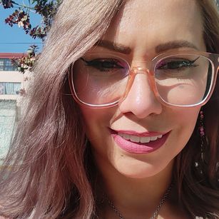 Model - AloLovely pretty