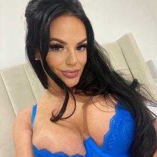 Model - Naughty_Slut_Ana_xx worship