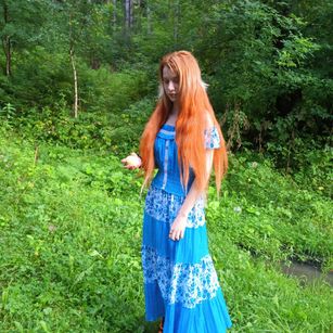 Model - Lutic redhead