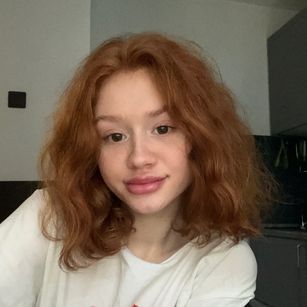 Model - Milka masturbate