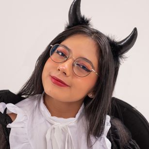 Model - Lia_Bakerr anal