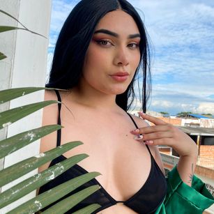 Model - Amara miller latina