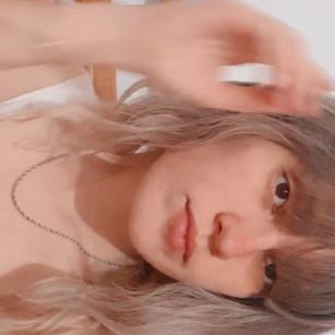 Model - Alisson Fox pequea