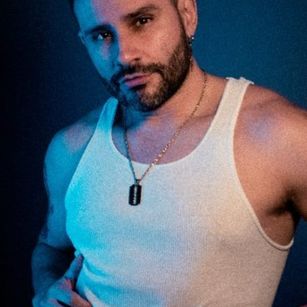 Model - JONAS BEARD hairy