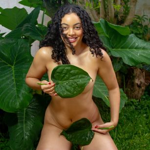 Model - Elisa Santos masturbation