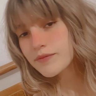 Model - Alisson Fox pequea