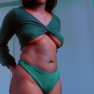 Model - DreamPetite Ebony