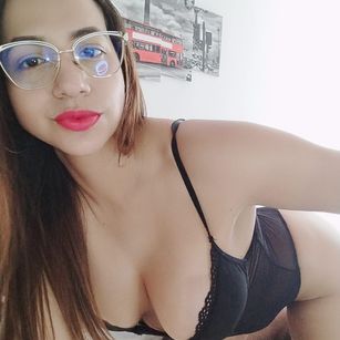 Model - Aarina Flowers toys