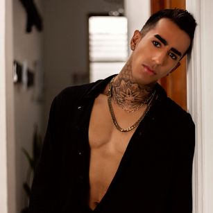 Model - Donovan bigcock