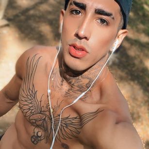 Model - Donovan bigcock