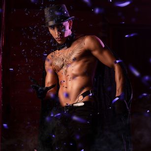 Model - Donovan bigass