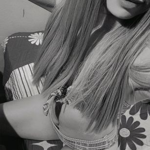 Model - linda purple smile