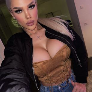 Model - ShayBlonde naughty