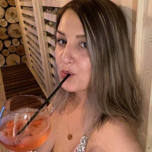 Model - MayaTrainor humiliation