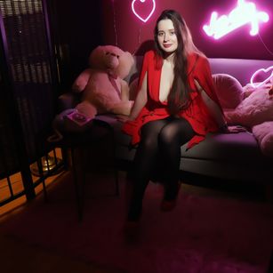 Model - Sophia Bemfola bigboobs